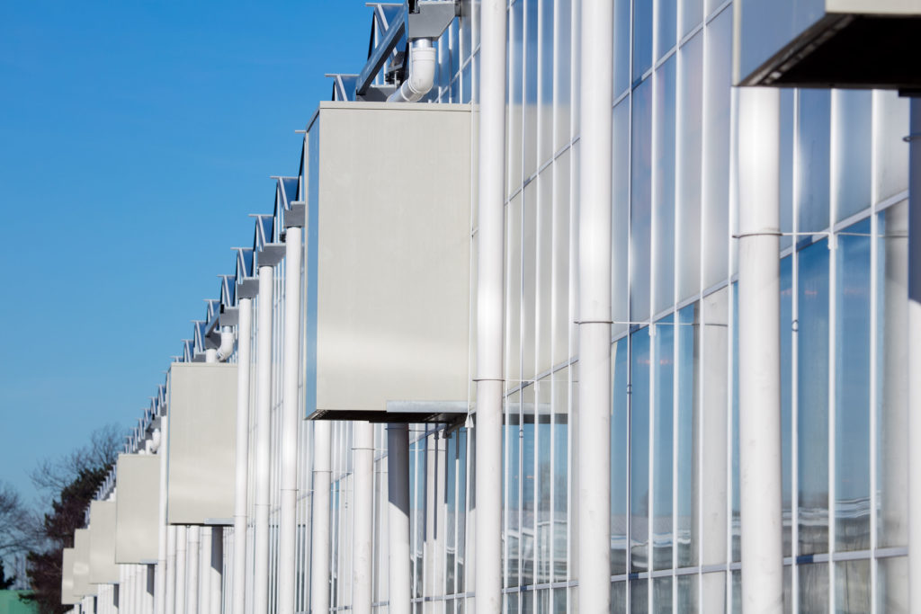 Technokas ontwikkelde zijn systeem voor Het Nieuwe Telen op basis van luchtbehandelingskasten in de gevel van de kas.