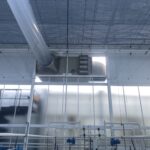 In de kas zorgen de luchtbehandelingskasten voor een veel beter binnenklimaat.